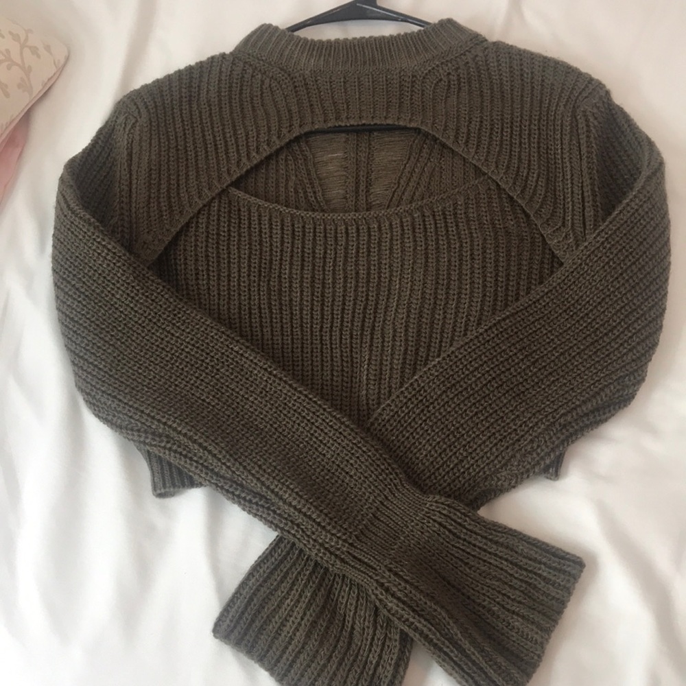 Cropped sexy sweater.